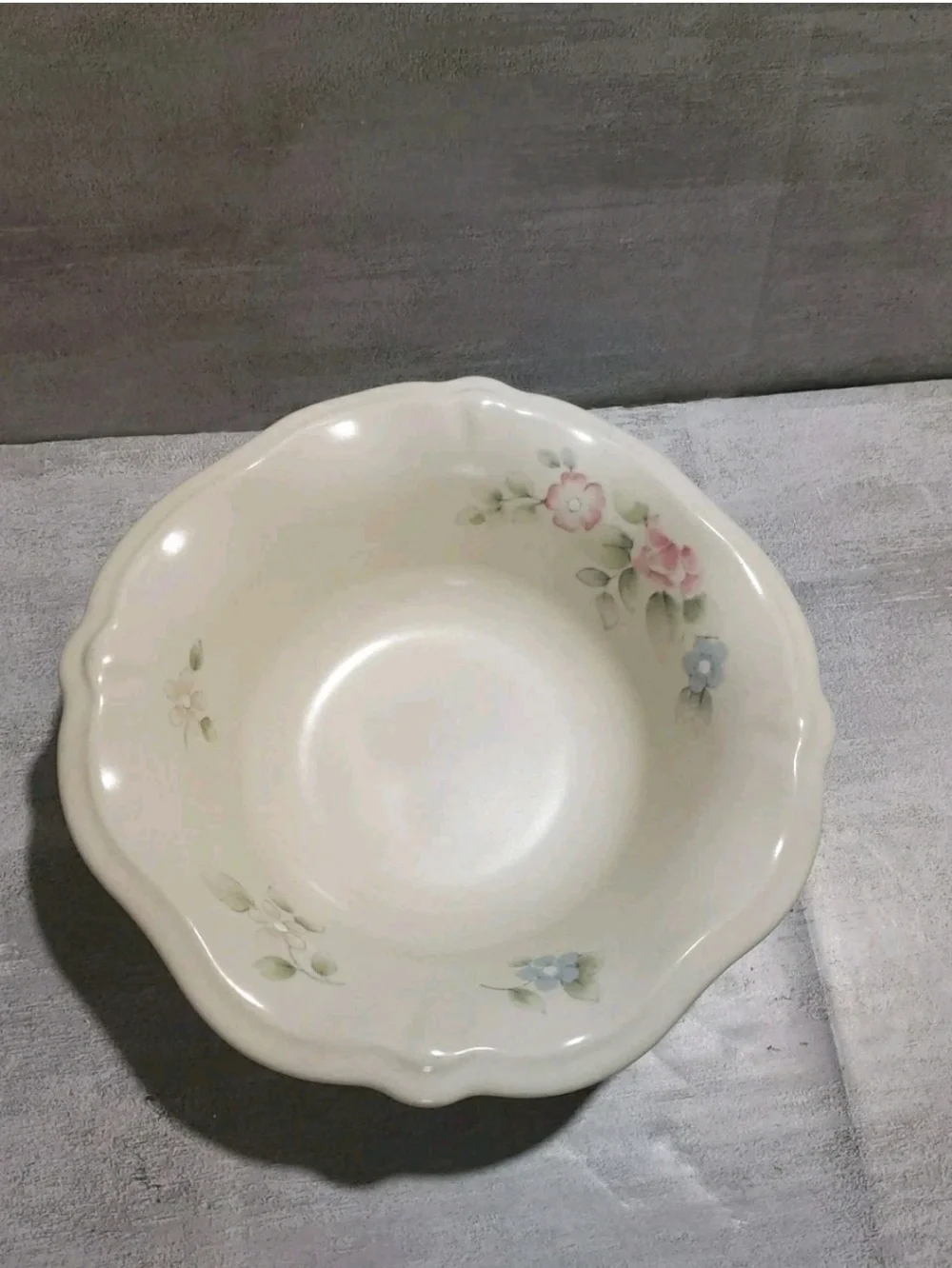 Vintage Pfaltzgraff Tea Rose Sculpted Bowl USA